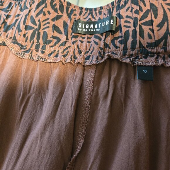 Reitmans Signature A-line skirt. Just below the knee. Size 10. - Picture 2 of 4